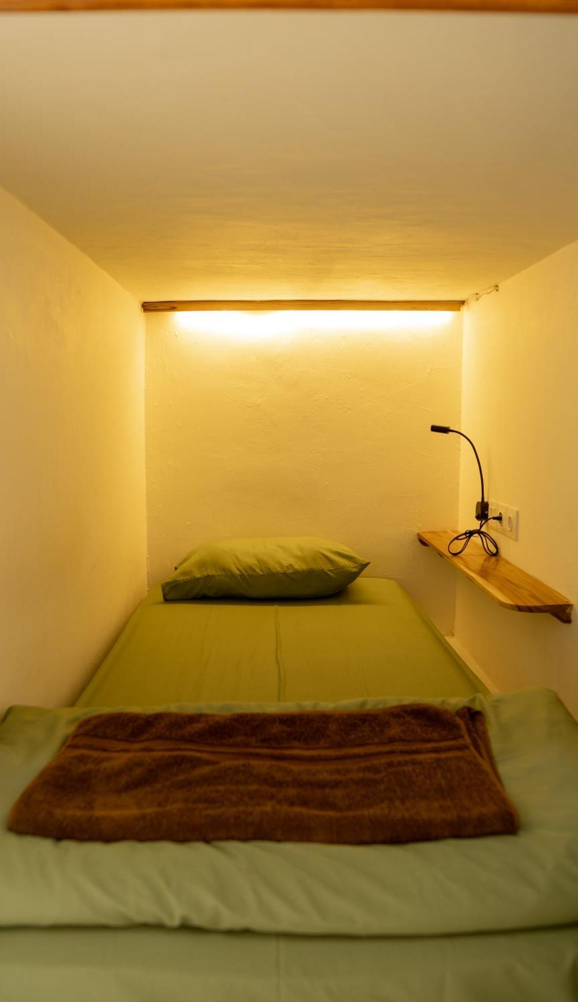 Lost Inn Kuta Capsule Hostel Экстерьер фото