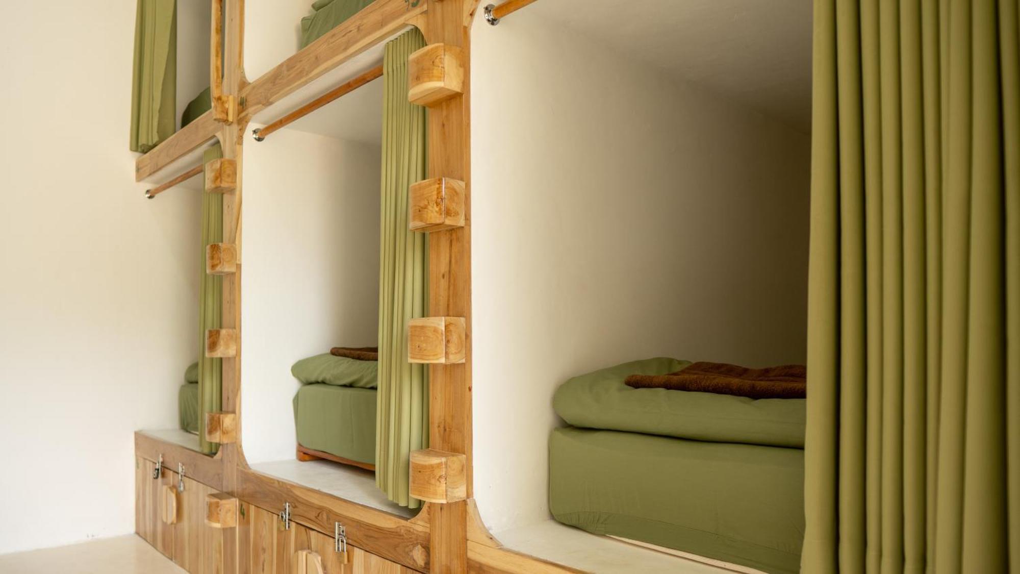 Lost Inn Kuta Capsule Hostel Экстерьер фото